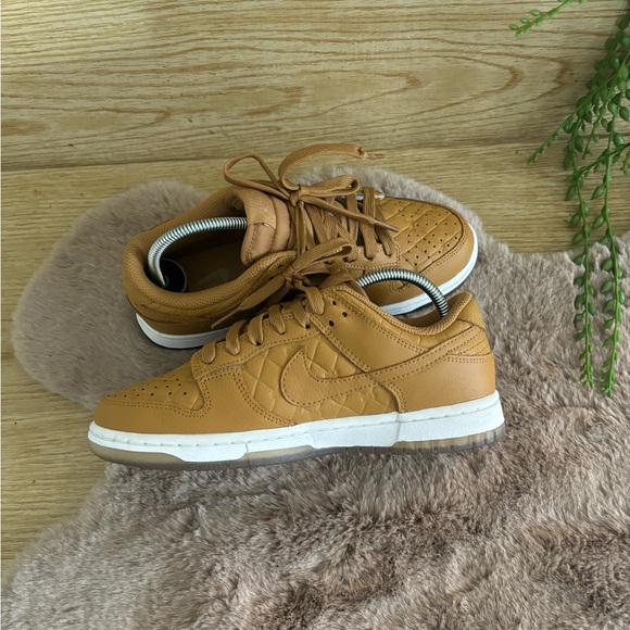 Nike - Picture 4 of 6